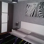 Piso Centrico, Amplio, Luminoso Y Familiar, Con Garaje Segun Disponibilidad Apartmán *