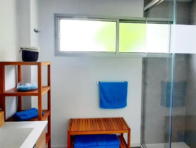 Piso Centrico, Amplio, Luminoso Y Familiar, Con Garaje Segun Disponibilidad * San Cristóbal de La Laguna