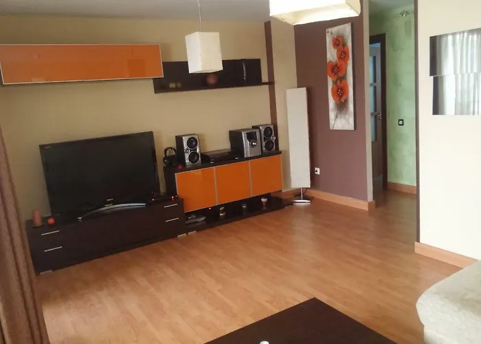 Piso Centrico, Amplio, Luminoso Y Familiar, Con Garaje Segun Disponibilidad Apartment