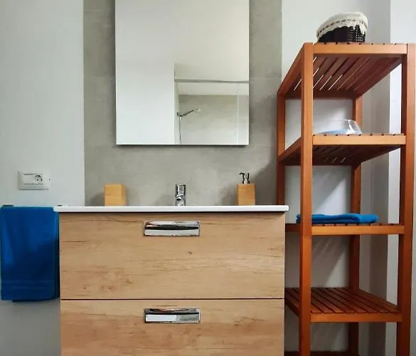 Piso Centrico, Amplio, Luminoso Y Familiar, Con Garaje Segun Disponibilidad Apartamento