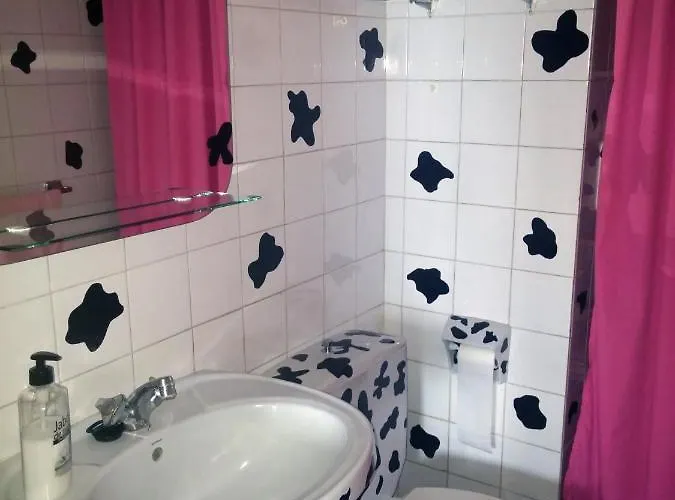 Piso Centrico, Amplio, Luminoso Y Familiar, Con Garaje Segun Disponibilidad *