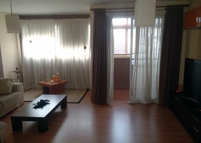Apartamento Piso Centrico, Amplio, Luminoso Y Familiar, Con Garaje Segun Disponibilidad *
