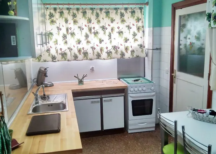 Apartamento Piso Centrico, Amplio, Luminoso Y Familiar, Con Garaje Segun Disponibilidad